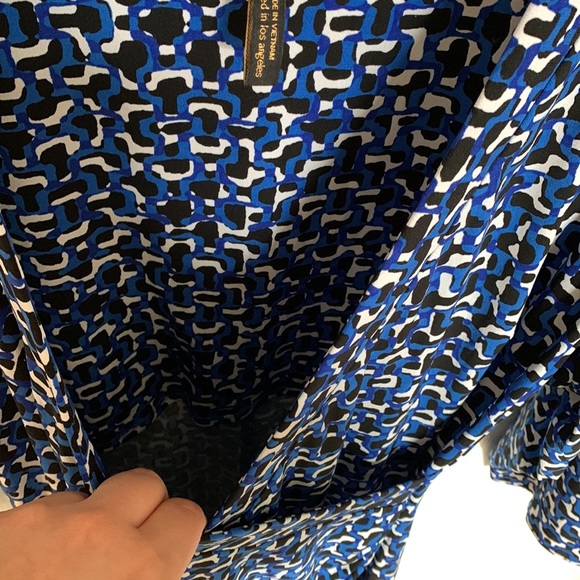 Y2K Flattering Wrap Dress - Picture 4 of 5